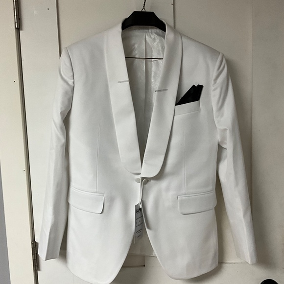 White Tuxedo coat - Picture 3 of 3